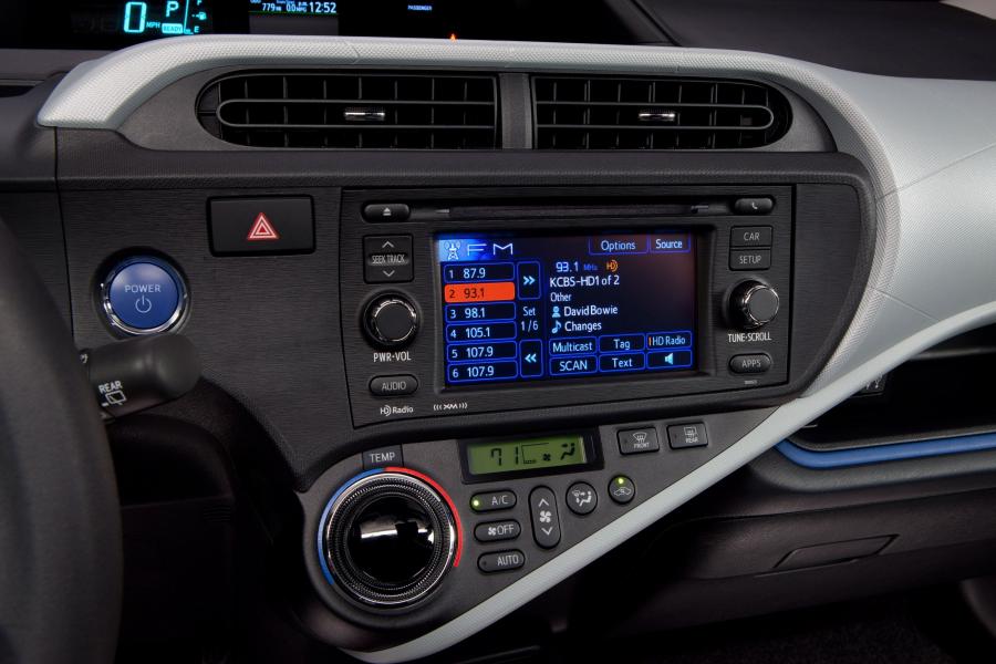  Toyota Prius C 2011 года  (фото 4 из 37)
